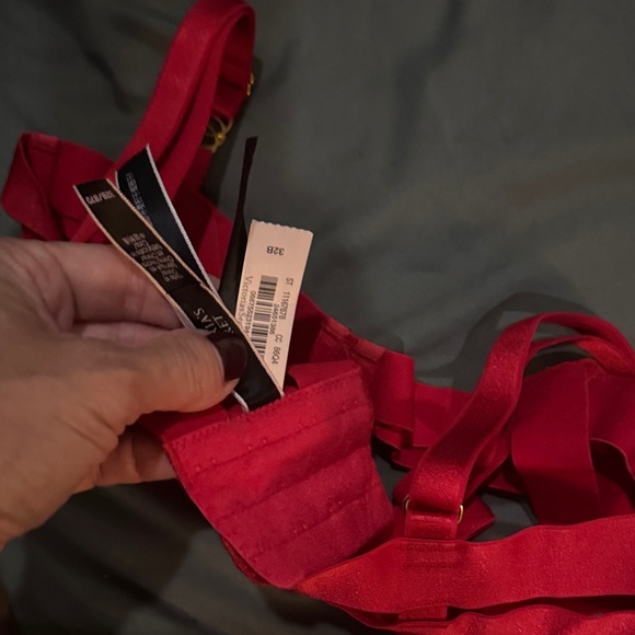 Victoria's Secret Fiery Red Strappy Bra - Picture 3 of 3